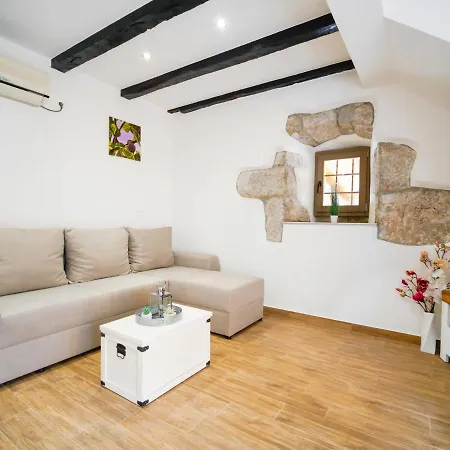 Ema-1 By Interhome * Lovran