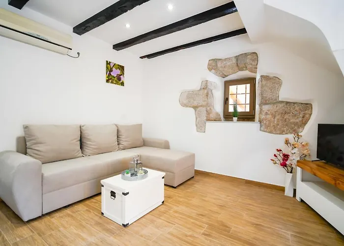 Ema-1 By Interhome * Lovran