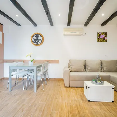 Ema-1 By Interhome