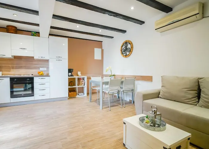 Ema-1 By Interhome Apartmán *